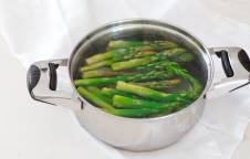 Asparagi gratinati alle mandorle e GranMix Ferrari
