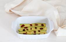 Millefoglie di zucchine, crema al GranMix Classico Ferrari e pomodori secchi