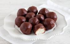 Palline al cocco ricoperte di cioccolato