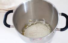 Torrette di biscotti alla panna montata, fragole e cioccolato