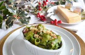 Mezze maniche gratinate con crema di spinaci, baccalà e pancetta