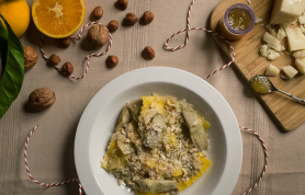 Ravioli ripieni di pecorino e miele con carciofi e nocciole