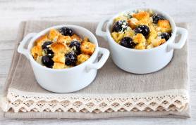 Crumble di colomba alle ciliegie sciroppate e cioccolato bianco