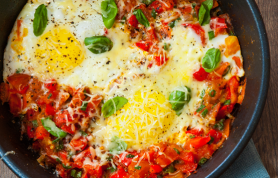 Tegamino di uova alla pizzaiola
