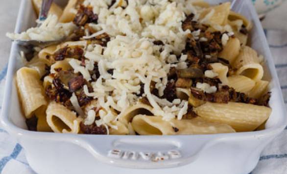Pasta pasticciata con ragù di carciofi