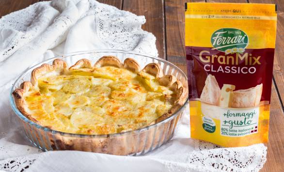 Torta di sfoglia e patate ai formaggi