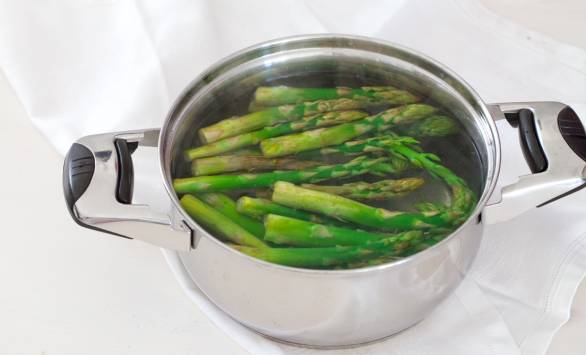 Asparagi gratinati alle mandorle e GranMix Ferrari