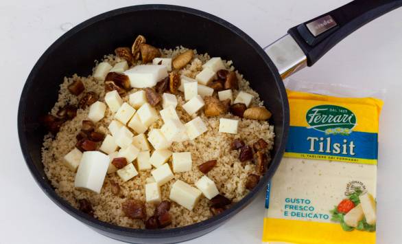 Cous cous con fichi secchi, datteri, Tilsit Ferrari e noci brasiliane