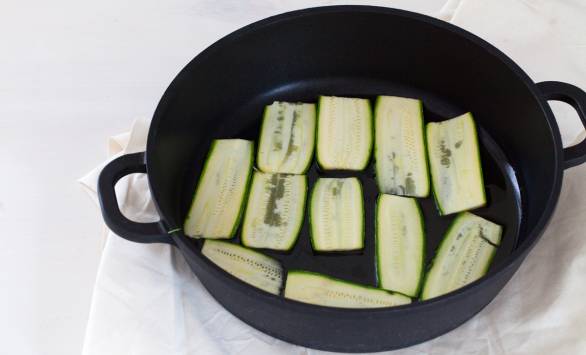 Millefoglie di zucchine, crema al GranMix Classico Ferrari e pomodori secchi