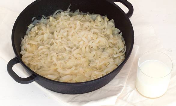 Paccheri ripieni di soupe à l'oignon, GranMix Ferrari e pane fritto
