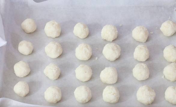 Palline al cocco ricoperte di cioccolato