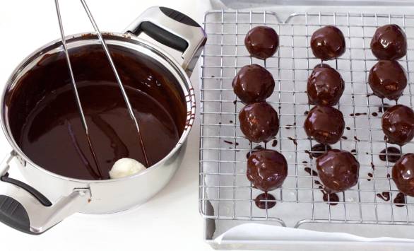 Palline al cocco ricoperte di cioccolato