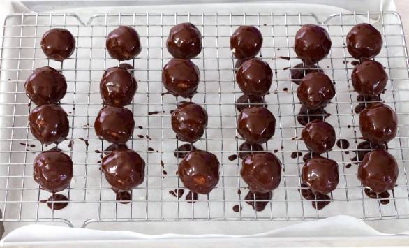 Palline al cocco ricoperte di cioccolato