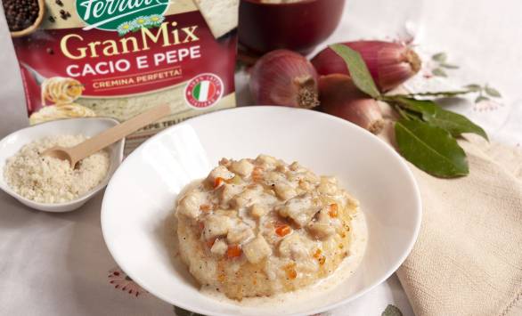 Tortino di riso al forno con GranMix Cacio e Pepe, ragù bianco di coniglio e alloro
